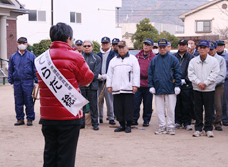 長迫海軍墓地にて街頭演説