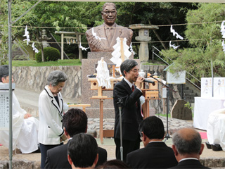 池田勇人像除幕式！