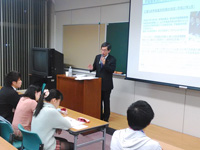 北海道大学にて講演