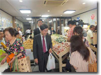 くれ丸ごと物産館にて