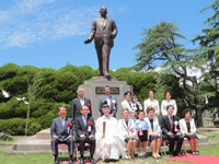 池田勇人像除幕式